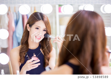 asian woman makeup at home 53898589
