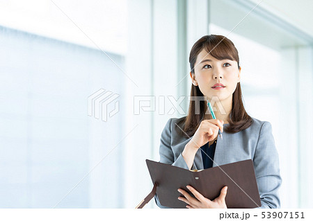 ビジネスウーマン  ビジネスイメージ  働く女性 53907151