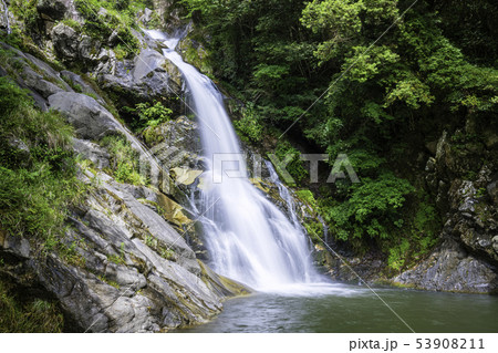 佐賀県唐津市の美しい見帰りの滝 53908211