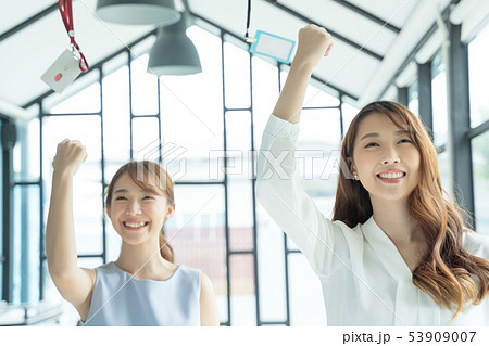 女性　ビジネス 53909007