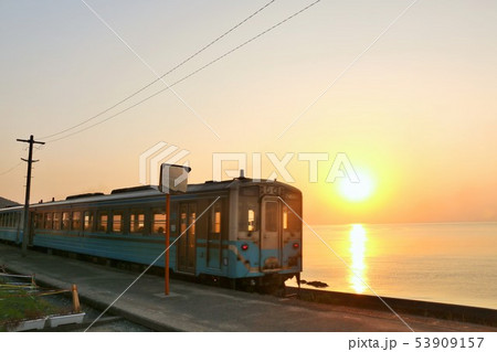 四国 愛媛県 夕暮れの下灘駅 四国 愛媛県 夕暮れの下灘駅 53909157