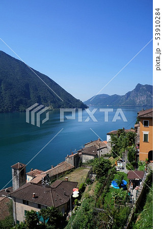 ルガノ湖畔の村・ガンドリアの町並み 53910284