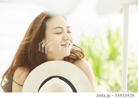 女性　女子旅　リゾート　 53910426