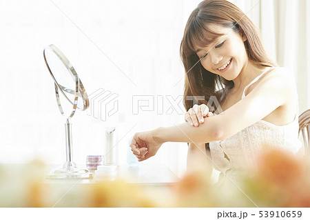 女性　ビューティー 53910659