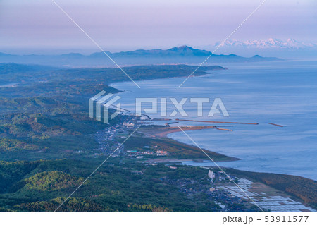 《新潟県》日本海を眺める朝景 《新潟県》日本海を眺める朝景 53911577