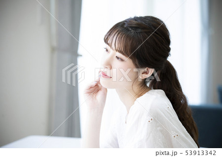 若い女性・ポートレート 53913342