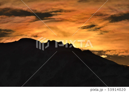 越後三山「八海山」の夜明け 越後三山「八海山」の夜明け 53914020