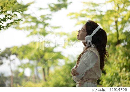 ポーズ 美しさ 女性 53914706