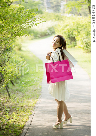 ポーズ 美しさ 女性 53914728