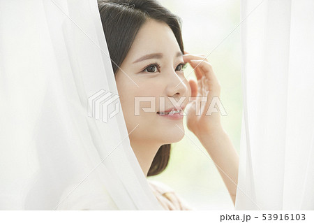 女性　ビューティー 53916103