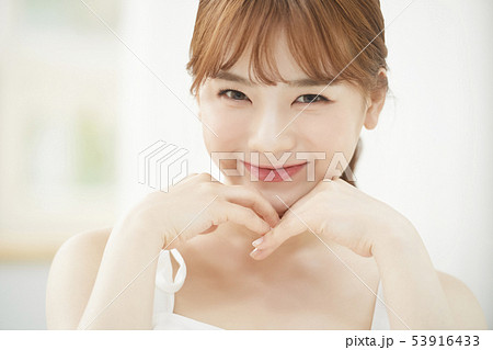 女性　ビューティー 53916433