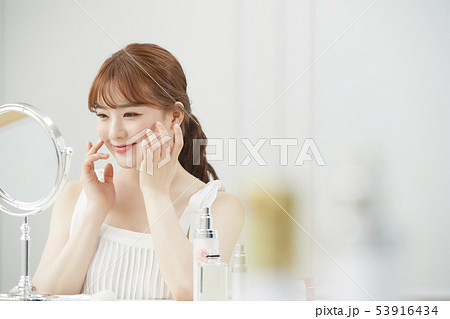 女性　ビューティー 53916434