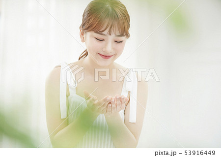 女性　ビューティー 53916449