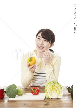 主婦　料理 53920727