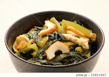 小松菜の炊いたん。(「炊いたん(たいたん)」は、炊いたもの・煮たものを表す関西の言葉。) 小松菜の炊いたん。(「炊いたん(たいたん)」は、炊いたもの・煮たものを表す関西の言葉。) 53921947