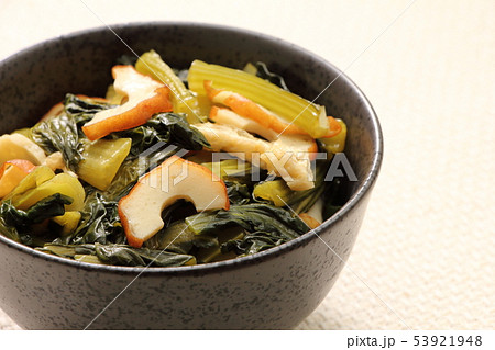 小松菜の炊いたん。(「炊いたん(たいたん)」は、炊いたもの・煮たものを表す関西の言葉。) 53921948