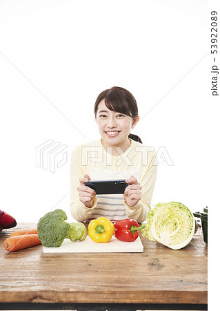 主婦　料理 53922089