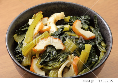 小松菜の炊いたん。(「炊いたん(たいたん)」は、炊いたもの・煮たものを表す関西の言葉。) 53922351