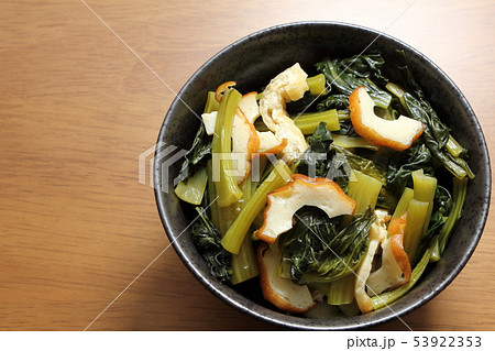 小松菜の炊いたん。(「炊いたん(たいたん)」は、炊いたもの・煮たものを表す関西の言葉。) 小松菜の炊いたん。(「炊いたん(たいたん)」は、炊いたもの・煮たものを表す関西の言葉。) 53922353