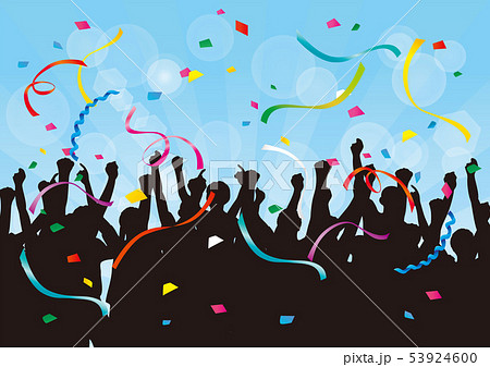 優勝カップを喜ぶ人達 53924600