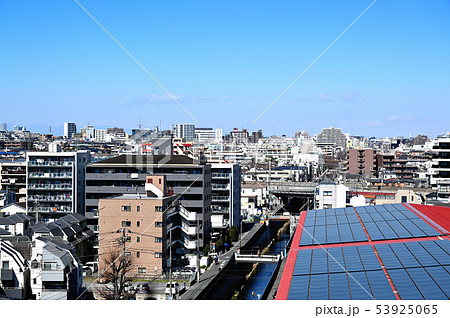 大田区住宅街のソーラーパネル 大田区住宅街のソーラーパネル 53925065