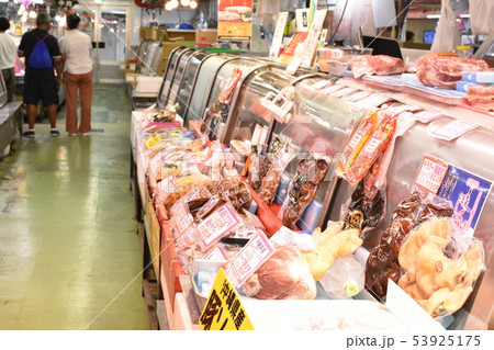 公設市場の精肉店 公設市場の精肉店 53925175