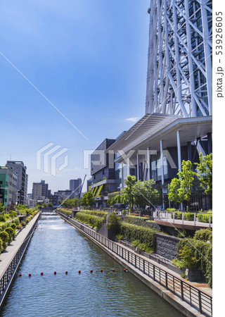 東京スカイツリーと北十間川の風景 53926605