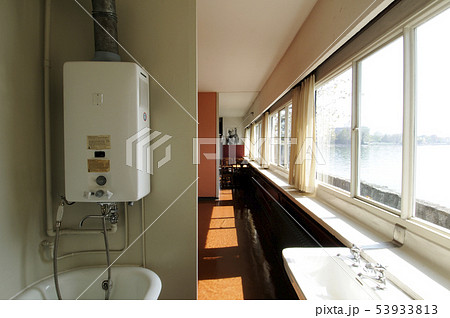 レマン湖の小さな家 53933813