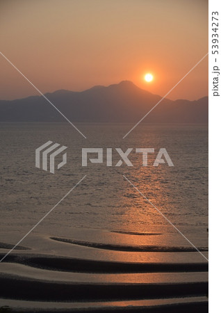 御輿来(おこしき)海岸の夕景・砂干潟(宇土半島 北岸/熊本県宇土市下網田町) 御輿来(おこしき)海岸の夕景・砂干潟(宇土半島 北岸/熊本県宇土市下網田町) 53934273