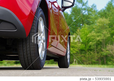 自動車のタイヤ　タイヤイメージ　自動車イメージ 53935001