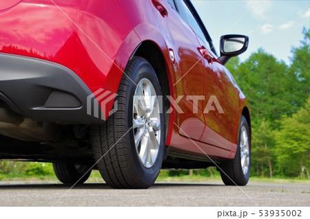 タイヤイメージ 自動車のローアングル タイヤイメージ 自動車のローアングル 53935002