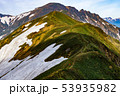谷川岳主稜線を歩く登山者 53935982