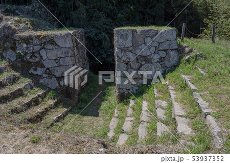 山城　月山富田城塩谷口　春　 53937352