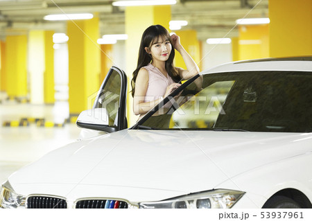 自動車 ビジネスウーマン ビジネス 53937961