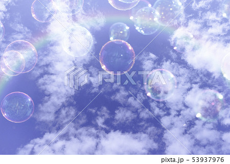 夏　青空　しゃぼん玉　虹 53937976