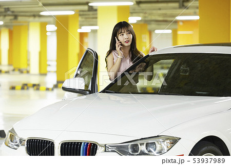 自動車 ビジネスウーマン ビジネス 53937989