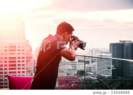 photographer man take photos 53938989