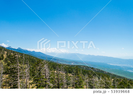 縞枯山ふもと(手前)・八ヶ岳連峰(左中央)・南アルプス(一番奥):スカイアイより撮影 茅野市 縞枯山ふもと(手前)・八ヶ岳連峰(左中央)・南アルプス(一番奥):スカイアイより撮影 茅野市 53939668