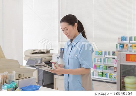 Convenience store 53940554