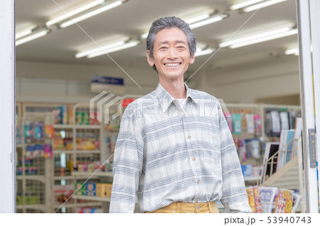 Convenience store 53940743