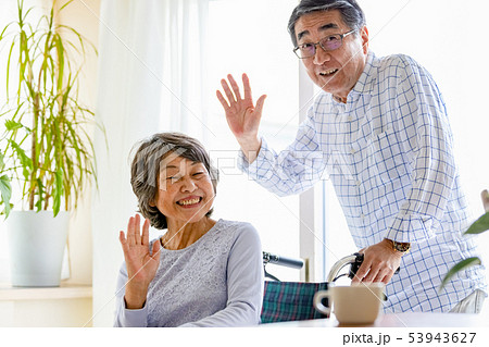 シニア　車椅子　充実の毎日 53943627