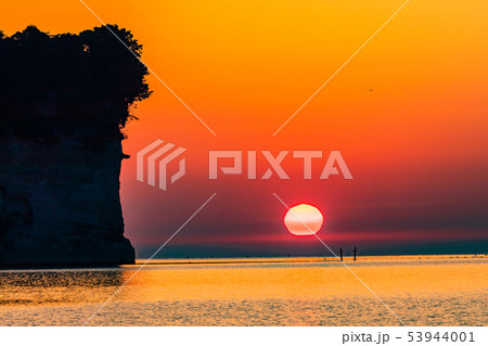 (富山県)氷見港 阿尾城跡 日の出 (富山県)氷見港 阿尾城跡 日の出 53944001