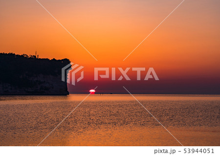 （富山県）氷見港　阿尾城跡　日の出 53944051