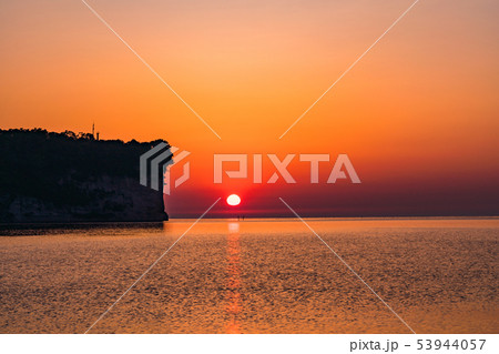 （富山県）氷見港　阿尾城跡　日の出 53944057