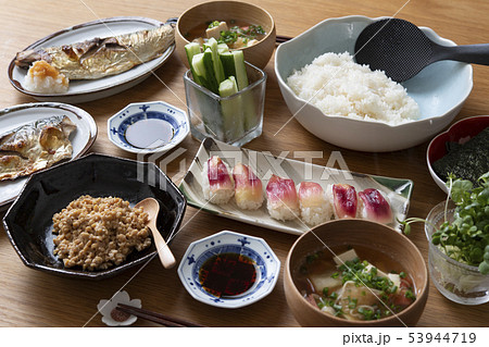 手巻き寿司と 茗荷の握りの写真素材