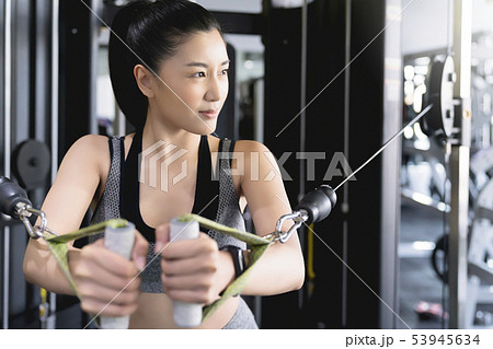 女性　スポーツウェア 53945634