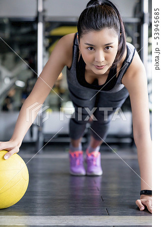 女性 スポーツウェア 女性 スポーツウェア 53945685