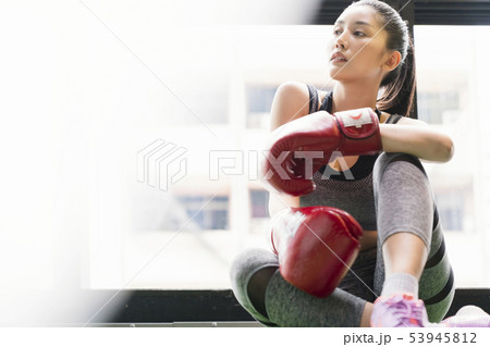 女性　スポーツウェア 53945812