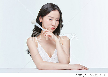 女性　ビューティー 53953494
