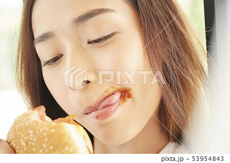 女性　ライフスタイル　グルメ 53954843